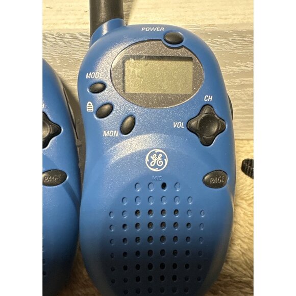 Two-Way Radios GE 35810 Blue With LCD Display & Belt Clip - Picture 3 of 9